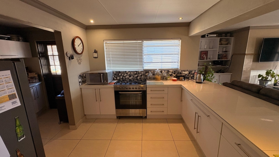 3 Bedroom Property for Sale in Reebok Western Cape